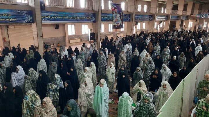تصاویر/اقامه نماز عبادی سیاسی جمعه در خمین