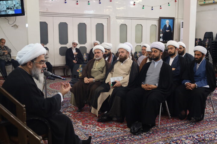 تصاویر/ دیدار مدیران مدارس علمیه استان هرمزگان با حضرت آیت‌الله العظمی فاضل لنکرانی