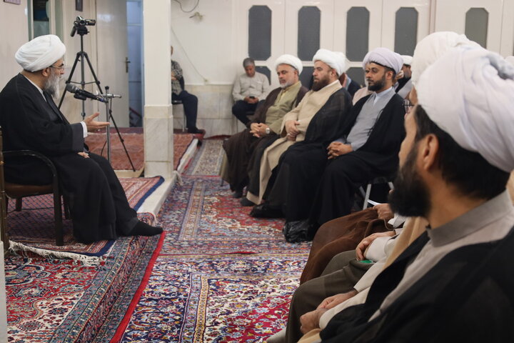 تصاویر/ دیدار مدیران مدارس علمیه استان هرمزگان با حضرت آیت‌الله العظمی فاضل لنکرانی
