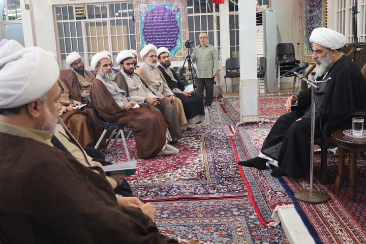 تصاویر/ دیدار مدیران مدارس علمیه استان هرمزگان با حضرت آیت‌الله العظمی فاضل لنکرانی