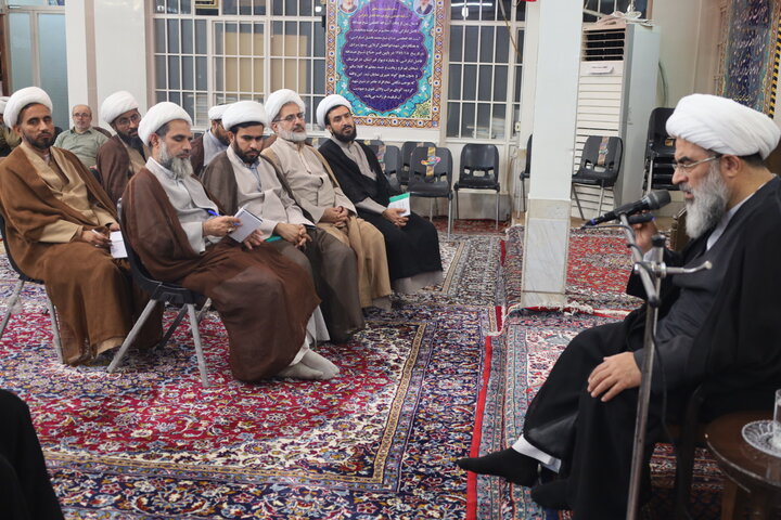 تصاویر/ دیدار مدیران مدارس علمیه استان هرمزگان با حضرت آیت‌الله العظمی فاضل لنکرانی