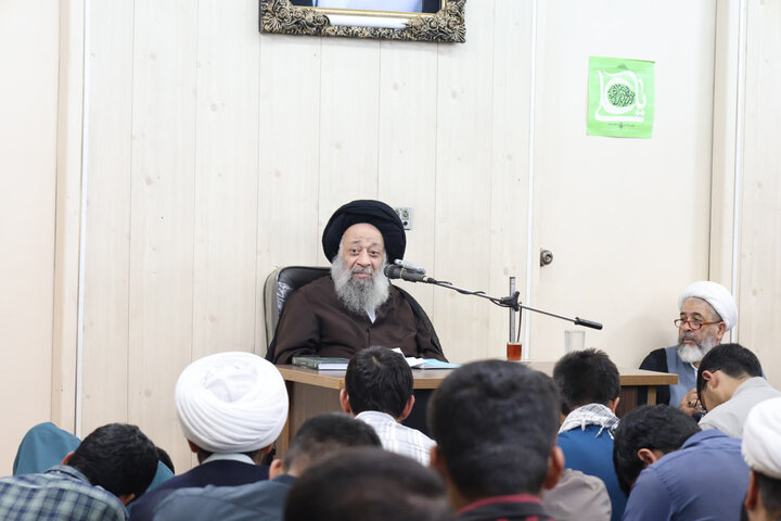 تصاویر/ برگزاری درس اخلاق هفتگی آیت الله موسوی جزایری در اهواز