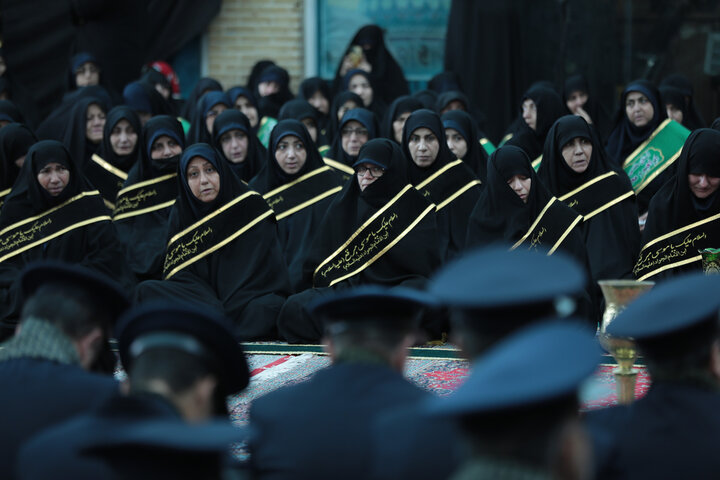 تصاویر/ در آستانه سالروز رحلت: آئین غبارروبی، عطرافشانی و تعویض پرچم حرم حضرت موسی مبرقع(ع)