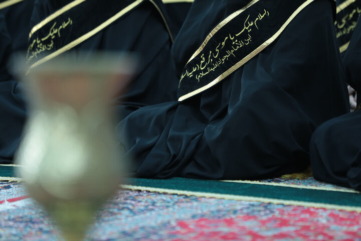 تصاویر/ در آستانه سالروز رحلت: آئین غبارروبی، عطرافشانی و تعویض پرچم حرم حضرت موسی مبرقع(ع)