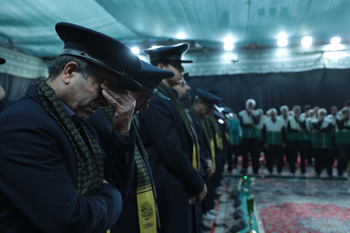 تصاویر/ در آستانه سالروز رحلت: آئین غبارروبی، عطرافشانی و تعویض پرچم حرم حضرت موسی مبرقع(ع)