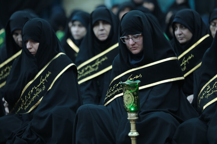 تصاویر/ در آستانه سالروز رحلت: آئین غبارروبی، عطرافشانی و تعویض پرچم حرم حضرت موسی مبرقع(ع)