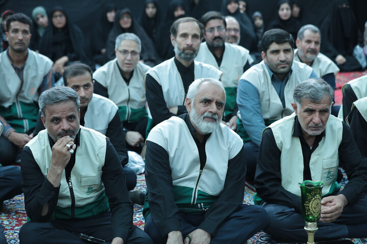 تصاویر/ در آستانه سالروز رحلت: آئین غبارروبی، عطرافشانی و تعویض پرچم حرم حضرت موسی مبرقع(ع)