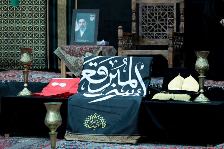 تصاویر/ در آستانه سالروز رحلت: آئین غبارروبی، عطرافشانی و تعویض پرچم حرم حضرت موسی مبرقع(ع)