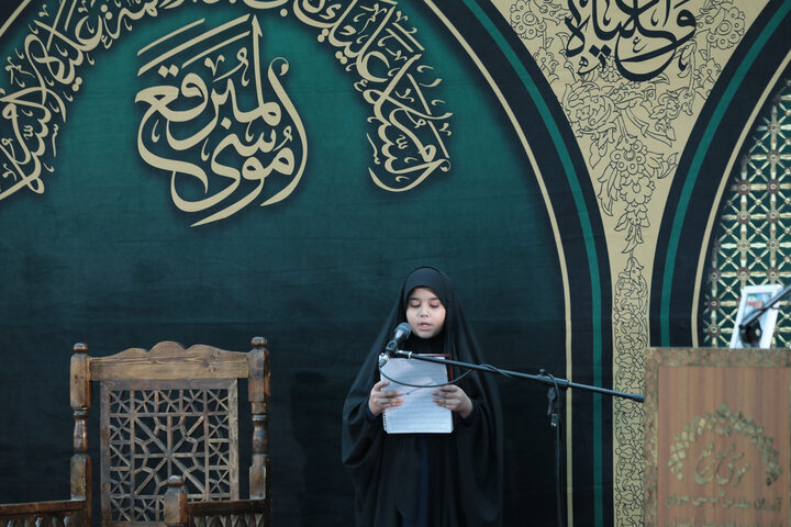 تصاویر/ در آستانه سالروز رحلت: آئین غبارروبی، عطرافشانی و تعویض پرچم حرم حضرت موسی مبرقع(ع)