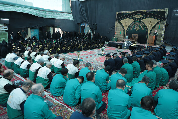 تصاویر/ در آستانه سالروز رحلت: آئین غبارروبی، عطرافشانی و تعویض پرچم حرم حضرت موسی مبرقع(ع)