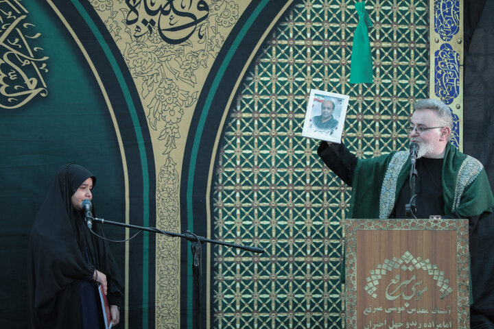 تصاویر/ در آستانه سالروز رحلت: آئین غبارروبی، عطرافشانی و تعویض پرچم حرم حضرت موسی مبرقع(ع)