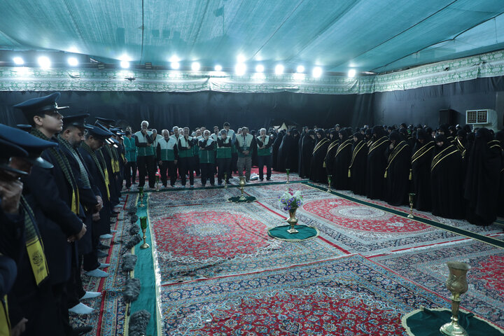 تصاویر/ در آستانه سالروز رحلت: آئین غبارروبی، عطرافشانی و تعویض پرچم حرم حضرت موسی مبرقع(ع)