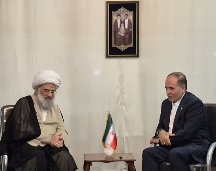 مردم  با تمام وجود و عظمت پای کار ایران و انقلاب مانده‌اند / طرح یکی از مشکلات کشاورزان