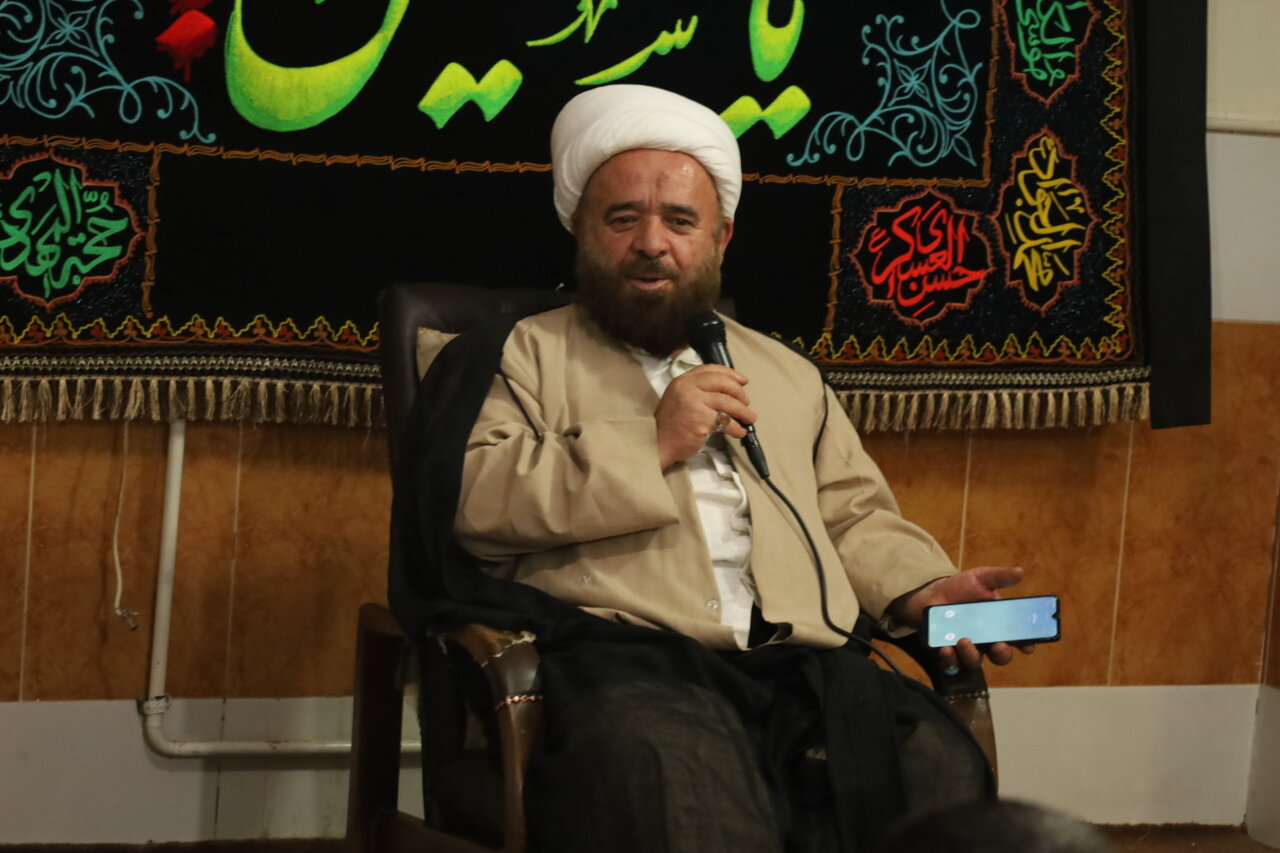 ذکر، تفکر و مقاومت سه ویژگی مؤمن در مسیر کمال است