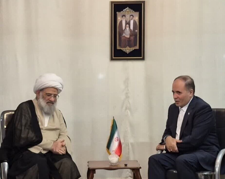 مردم  با تمام وجود و عظمت پای کار ایران و انقلاب مانده‌اند / طرح یکی از مشکلات کشاورزان