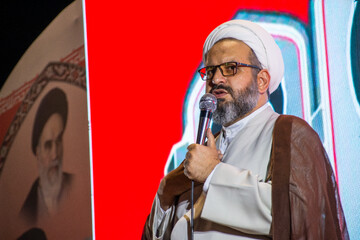 شعار و مواضع امت با فرامین ولایت‌فقیه همسو باشد