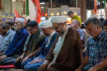 تصاویر/ اقامه نماز استغاثه توسط مدیر حوزه علمیه استان کرمان در میدان آزادی