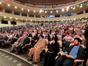 تصاویر/ آیین تجلیل از خانواده های شهدا و جانبازان شهرستان‌های استان تهران در سالن همایش های برج میلاد تهران