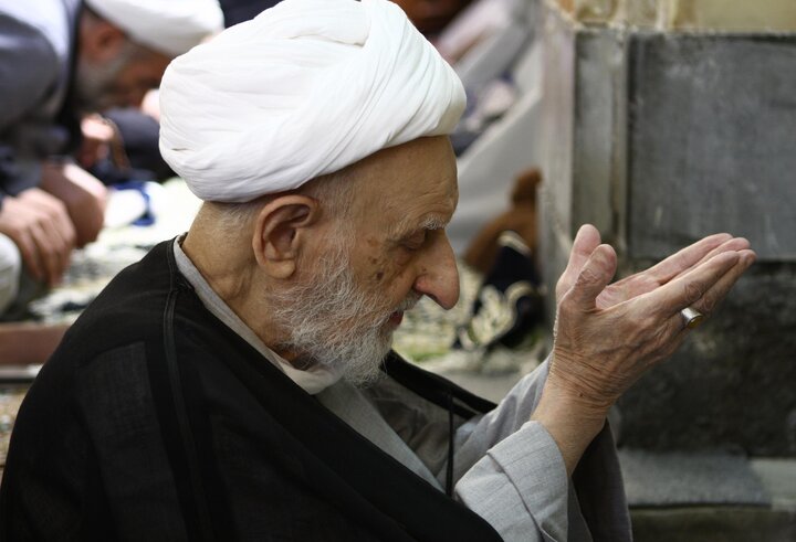 آیت‌الله العظمی بهجت: راه کمال از عمل به دستورات ساده شرعی می‌گذرد