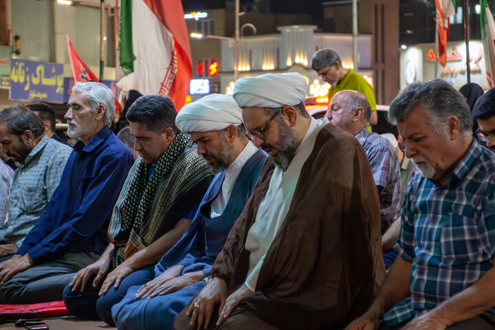 تصاویر/ اقامه نماز استغاثه توسط مدیر حوزه علمیه استان کرمان در میدان آزادی