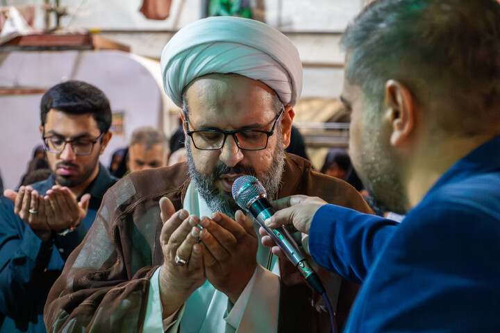 تصاویر/ اقامه نماز استغاثه توسط مدیر حوزه علمیه استان کرمان در میدان آزادی