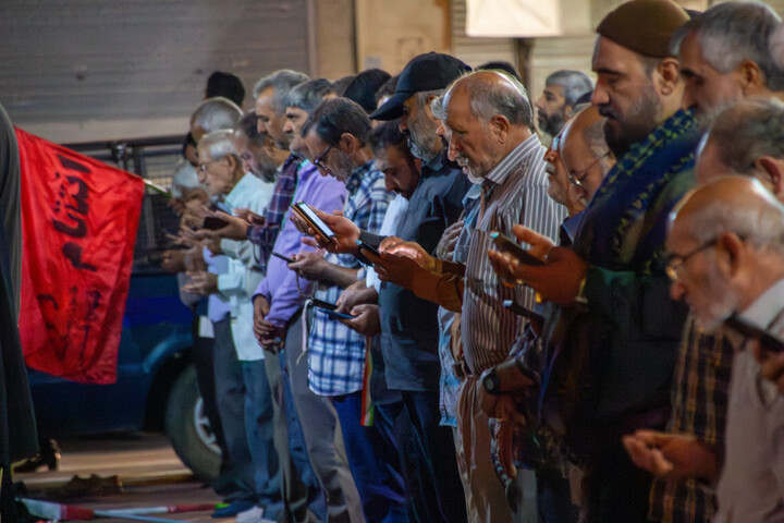تصاویر/ اقامه نماز استغاثه توسط مدیر حوزه علمیه استان کرمان در میدان آزادی