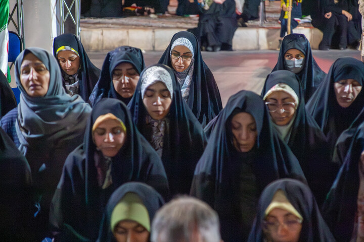 تصاویر/ اقامه نماز استغاثه توسط مدیر حوزه علمیه استان کرمان در میدان آزادی