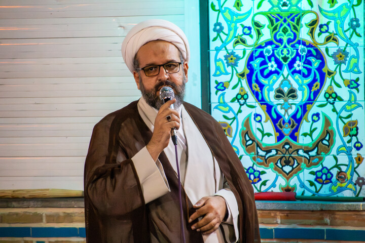 تصاویر/ اقامه نماز استغاثه توسط مدیر حوزه علمیه استان کرمان در میدان آزادی