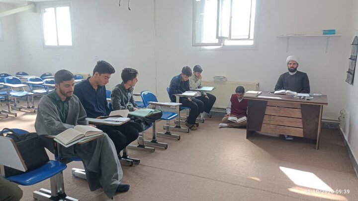 تصاویر/کارگاه آموزش قرآن کریم در علمیه دلفان