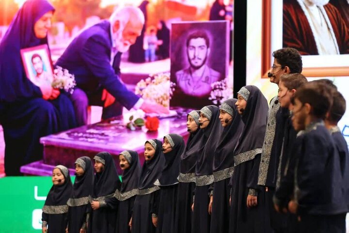 تصاویر/ آیین تجلیل از خانواده های شهدا و جانبازان شهرستان‌های استان تهران در سالن همایش های برج میلاد تهران