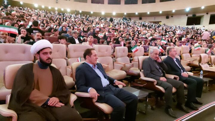 تصاویر/ آیین تجلیل از خانواده های شهدا و جانبازان شهرستان‌های استان تهران در سالن همایش های برج میلاد تهران