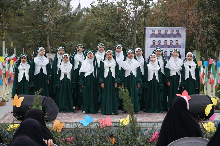 تصاویر/ افتتاحیه معنوی جشنواره فیلم کودکان در جوار قبور مطهر شهدای جنگ رمضان اصفهان
