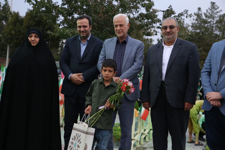 تصاویر/ افتتاحیه معنوی جشنواره فیلم کودکان در جوار قبور مطهر شهدای جنگ رمضان اصفهان