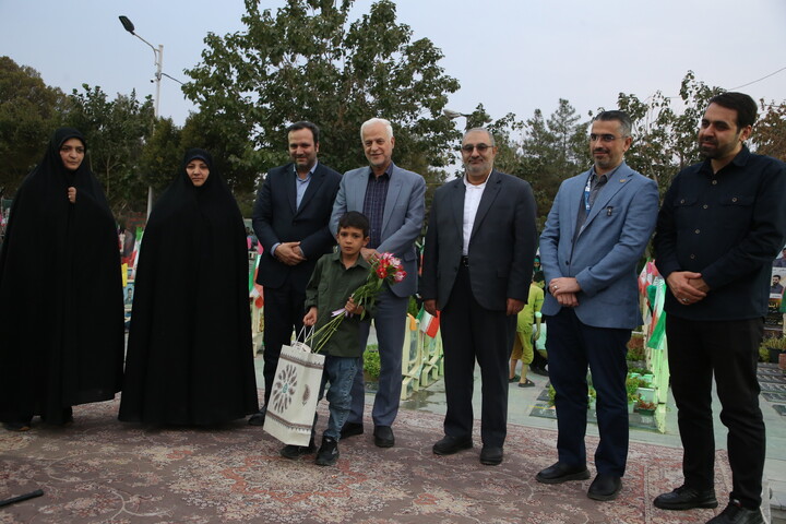 تصاویر/ افتتاحیه معنوی جشنواره فیلم کودکان در جوار قبور مطهر شهدای جنگ رمضان اصفهان
