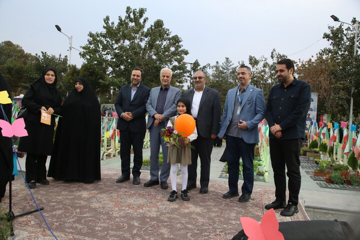 تصاویر/ افتتاحیه معنوی جشنواره فیلم کودکان در جوار قبور مطهر شهدای جنگ رمضان اصفهان