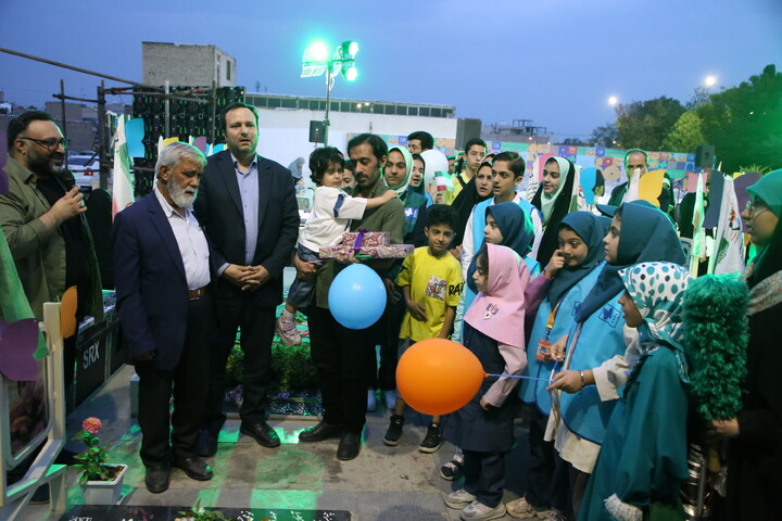 تصاویر/ افتتاحیه معنوی جشنواره فیلم کودکان در جوار قبور مطهر شهدای جنگ رمضان اصفهان