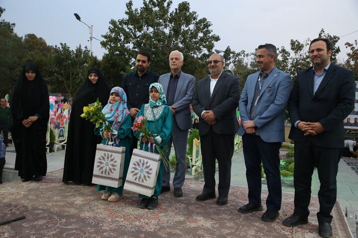 تصاویر/ افتتاحیه معنوی جشنواره فیلم کودکان در جوار قبور مطهر شهدای جنگ رمضان اصفهان