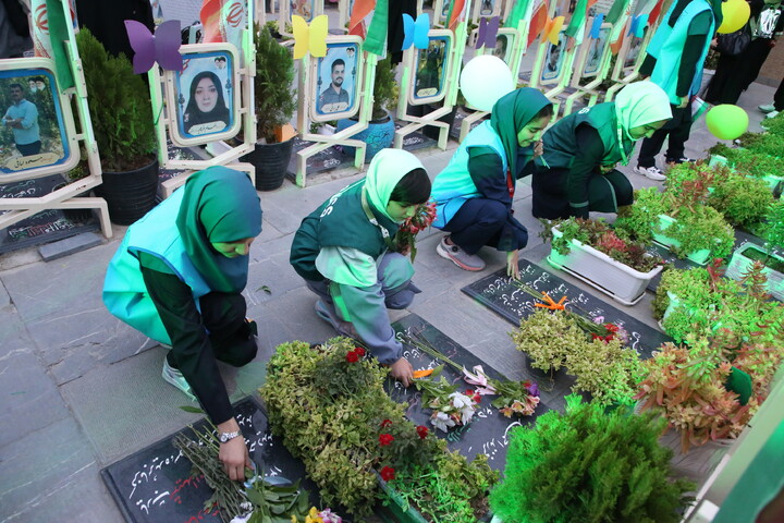 تصاویر/ افتتاحیه معنوی جشنواره فیلم کودکان در جوار قبور مطهر شهدای جنگ رمضان اصفهان