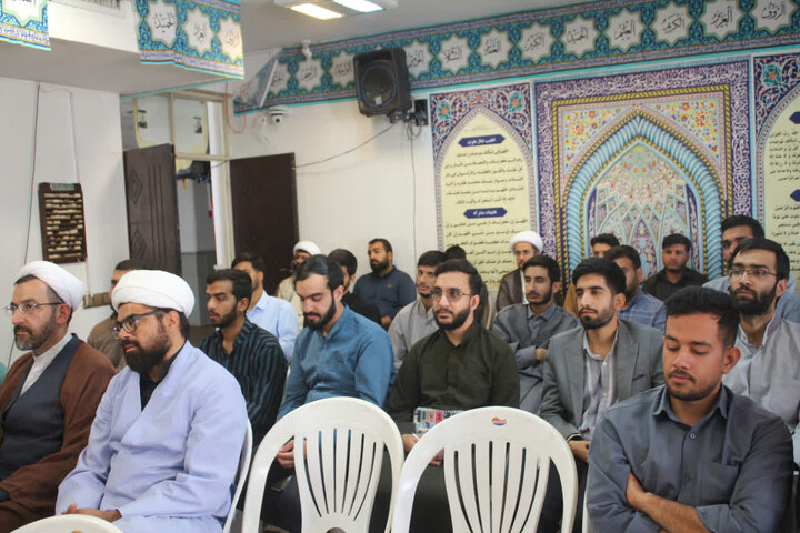 تصاویر/ چهل‌ و هشتمین جلسه از سلسله‌ جلسات شرحی بر احادیث کتاب اصول کافی در مدرسه علمیه امام مهدی (عج) کرمان