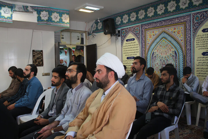تصاویر/ چهل‌ و هشتمین جلسه از سلسله‌ جلسات شرحی بر احادیث کتاب اصول کافی در مدرسه علمیه امام مهدی (عج) کرمان