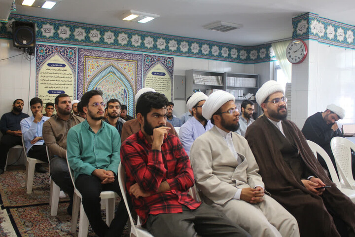 تصاویر/ چهل‌ و هشتمین جلسه از سلسله‌ جلسات شرحی بر احادیث کتاب اصول کافی در مدرسه علمیه امام مهدی (عج) کرمان