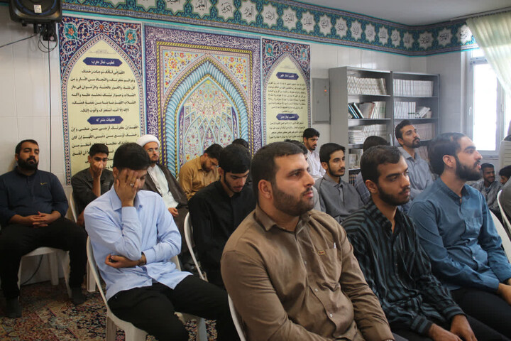 تصاویر/ چهل‌ و هشتمین جلسه از سلسله‌ جلسات شرحی بر احادیث کتاب اصول کافی در مدرسه علمیه امام مهدی (عج) کرمان