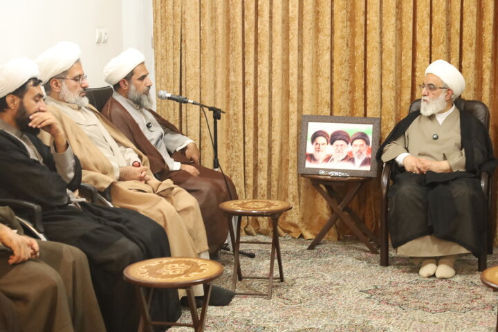 تصاویر/ دیدار مدیران مدارس علمیه استان هرمزگان با آیت الله شب‌زنده‌دار