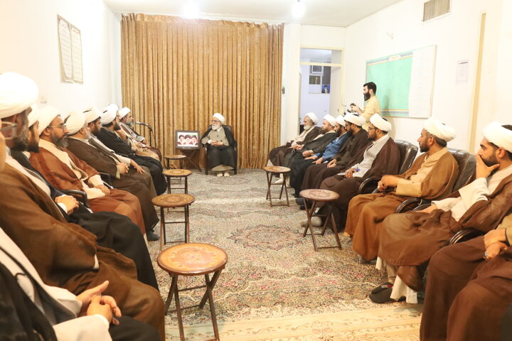 تصاویر/ دیدار مدیران مدارس علمیه استان هرمزگان با آیت الله شب‌زنده‌دار