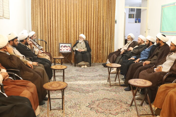 تصاویر/ دیدار مدیران مدارس علمیه استان هرمزگان با آیت الله شب‌زنده‌دار