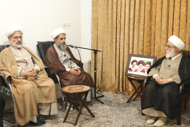تصاویر/ دیدار مدیران مدارس علمیه استان هرمزگان با آیت الله شب‌زنده‌دار