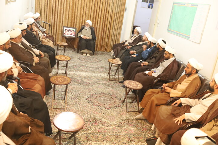 تصاویر/ دیدار مدیران مدارس علمیه استان هرمزگان با آیت الله شب‌زنده‌دار