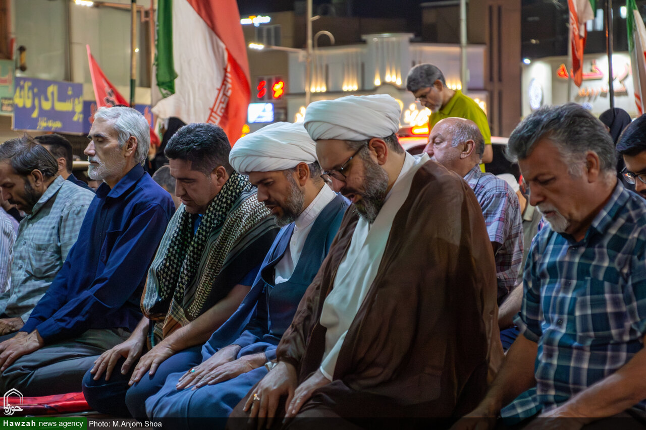 تصاویر/ اقامه نماز استغاثه توسط مدیر حوزه علمیه استان کرمان در میدان آزادی