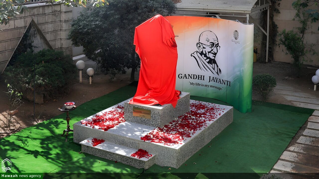 تہران میں مہاتما گاندھی کے مجسمے کی نقاب کشائی؛ ایران اور ہندوستان کے دیرینہ تعلقات و تہذیبی روابط کے عزم کا اعادہ