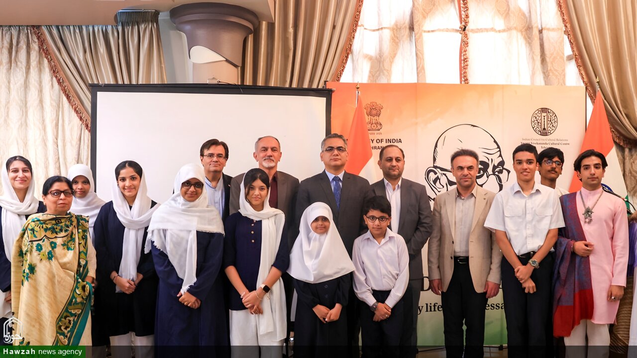 تہران میں مہاتما گاندھی کے مجسمے کی نقاب کشائی؛ ایران اور ہندوستان کے دیرینہ تعلقات و تہذیبی روابط کے عزم کا اعادہ